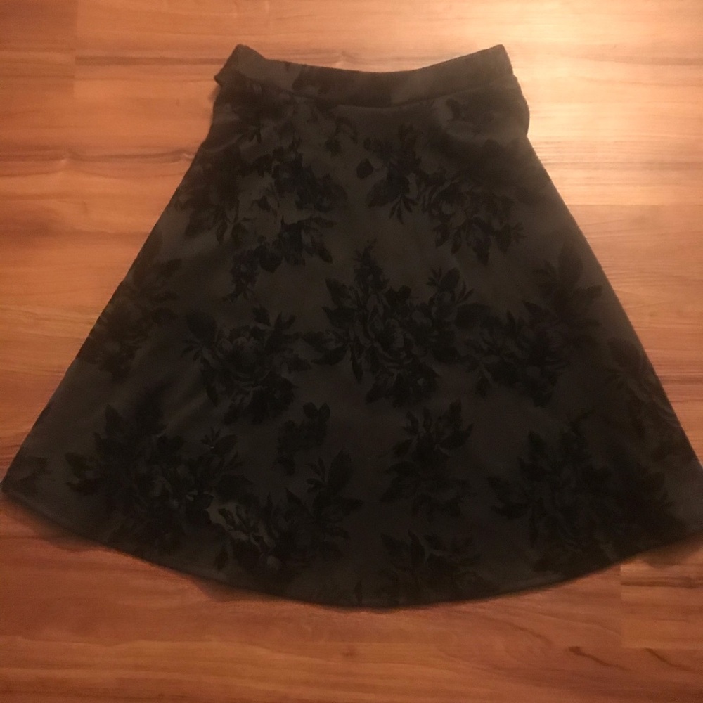 SOLD! ❤️Sexy Black Velvet Skirt